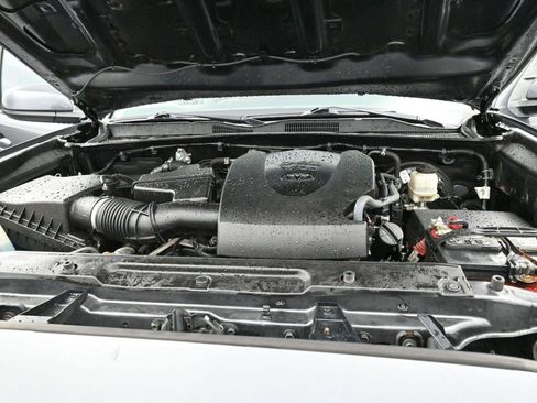 Used 2020 Toyota Tacoma SR5 image 29