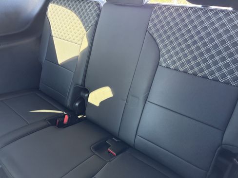 Used 2025 GMC Acadia Denali w/ Super Cruise Package image 33