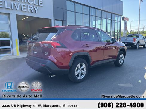 Used 2025 Toyota RAV4 XLE AWD/4WD image 9