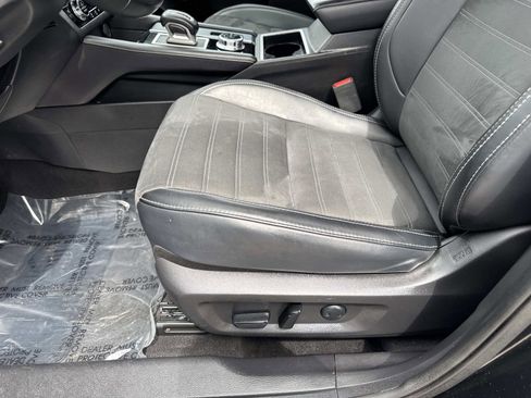 Used 2024 Mitsubishi Outlander FWD image 17
