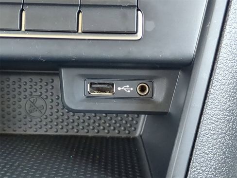 Used 2017 Volkswagen Tiguan Limited w/ Premium Package image 22