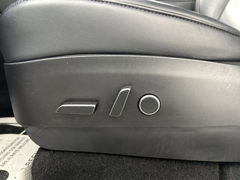 Used 2022 Tesla Model Y Performance image 14