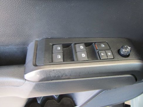 Used 2022 Toyota Tacoma TRD Off-Road AWD/4WD image 32