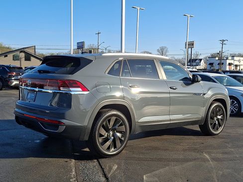Certified 2025 Volkswagen Atlas Cross Sport SE w/ Panoramic Sunroof Package image 6