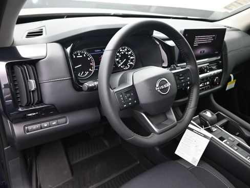 Certified 2026 Nissan Pathfinder SV w/ SV Premium Package FWD image 21