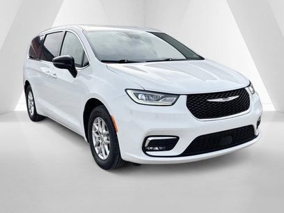 Used 2024 Chrysler Pacifica Touring-L