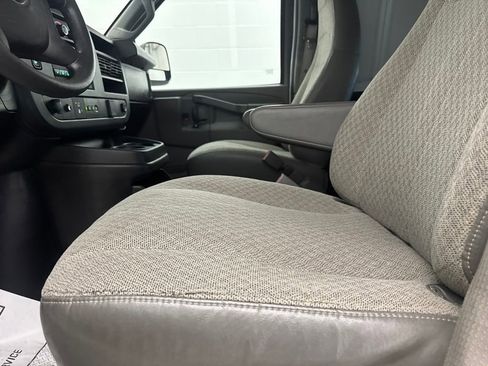 Used 2019 GMC Savana 2500 Extended RWD image 15