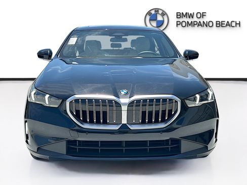 Used 2024 BMW 530i w/ Convenience Package RWD image 2