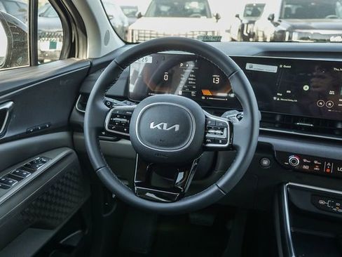 New 2026 Kia Carnival EX FWD image 17
