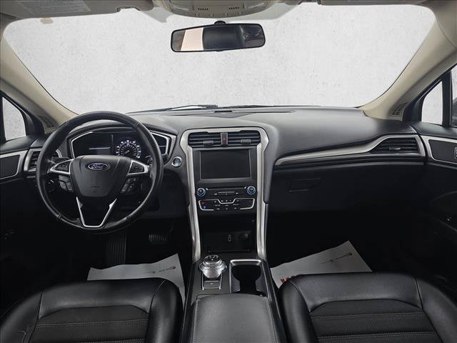 Used 2017 Ford Fusion SE w/ Equipment Group 201A FWD image 18