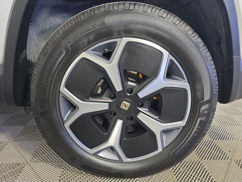 Used 2023 Rivian R1S Adventure AWD/4WD image 12