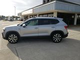 Used 2024 Volkswagen Taos SE image 2
