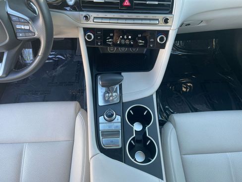Used 2025 Genesis G70 2.5T image 41
