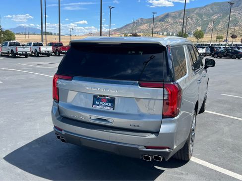 Used 2025 GMC Yukon Denali Ultimate AWD/4WD image 8