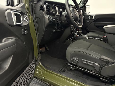 Used 2022 Jeep Wrangler Unlimited Sport AWD/4WD image 16