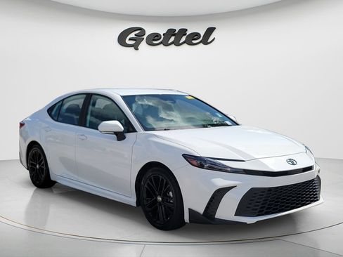 Certified 2025 Toyota Camry SE w/ Convenience Package FWD image 3
