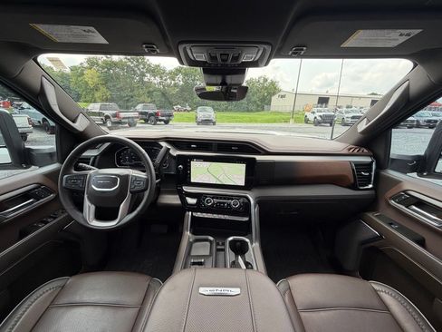 Used 2024 GMC Sierra 3500 Denali w/ Denali Reserve Package AWD/4WD image 9