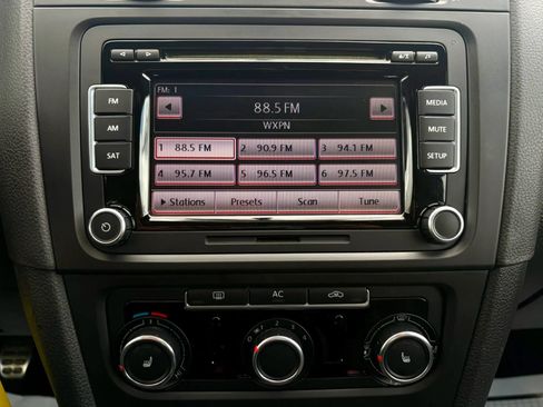 Used 2011 Volkswagen Golf 2-Door FWD image 25