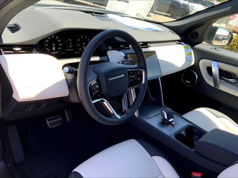 Used 2025 Land Rover Discovery Sport Dynamic SE image 8