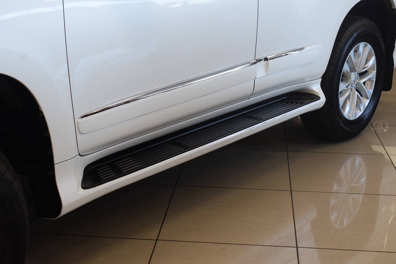 Used 2014 Lexus GX 460 w/ Premium Package AWD/4WD image 11
