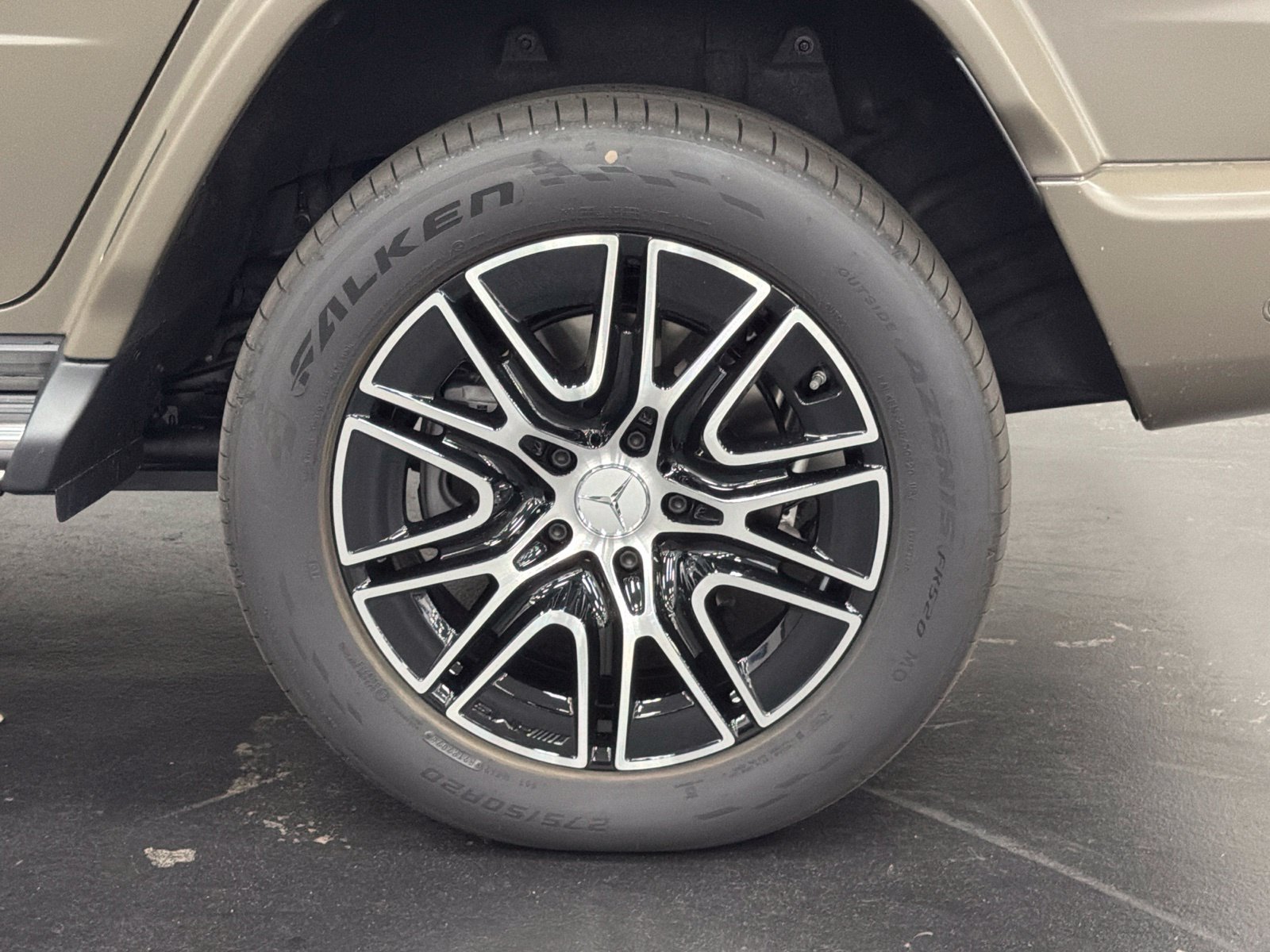 New 2027 Mercedes-Benz G 580 e image 16