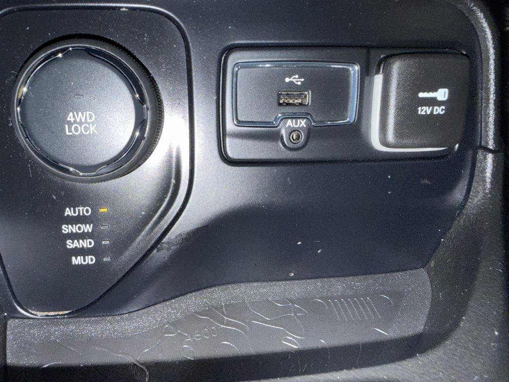 Used 2016 Jeep Renegade 75th Anniversary AWD/4WD image 21
