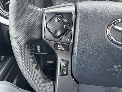 Used 2020 Toyota Tacoma TRD Sport image 15