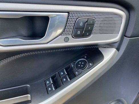 Used 2021 Ford Explorer Limited image 18