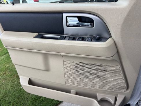 Used 2017 Ford Expedition XLT w/ Equipment Group 202A RWD image 8