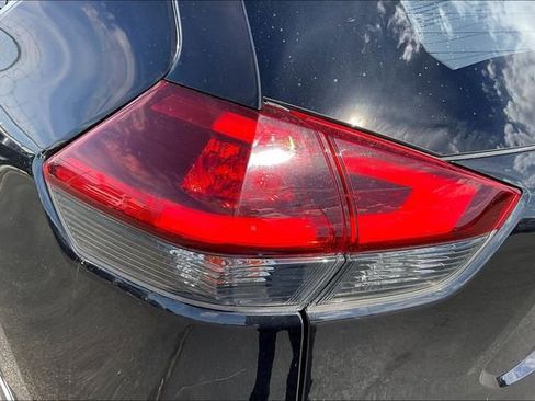 Used 2020 Nissan Rogue SV image 33