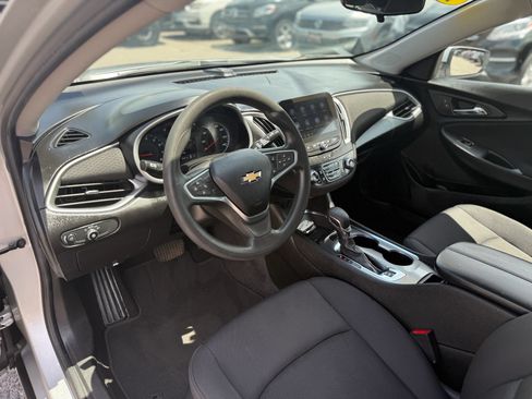 Used 2022 Chevrolet Malibu LT FWD image 15