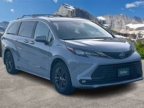 Used 2024 Toyota Sienna XLE Woodland Edition image 12