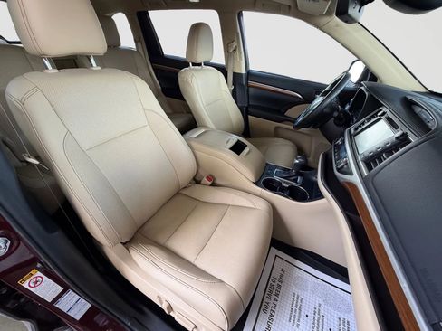 Used 2017 Toyota Highlander Limited Platinum image 19