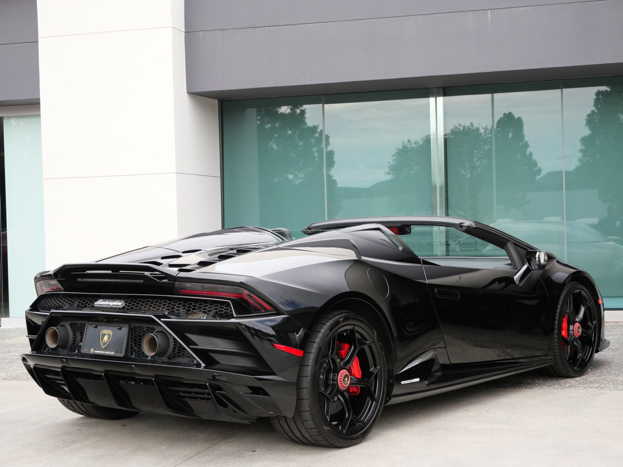 Used 2024 Lamborghini Huracan EVO AWD/4WD image 3