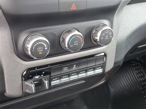 Used 2024 RAM 2500 Tradesman w/ Chrome Appearance Group image 10