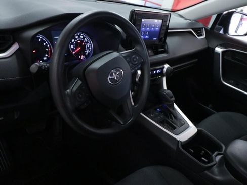 Used 2022 Toyota RAV4 LE FWD image 16