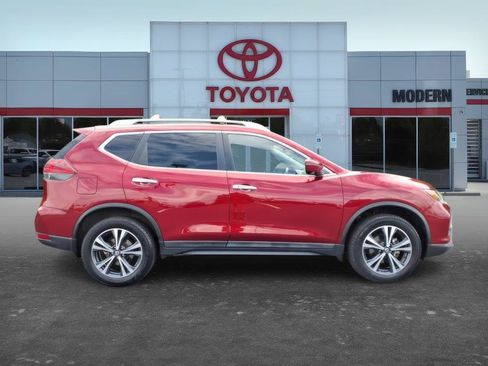 Used 2019 Nissan Rogue SV w/ Premium Package AWD/4WD image 9