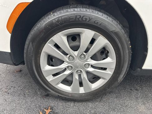 Used 2022 Kia Soul LX image 10