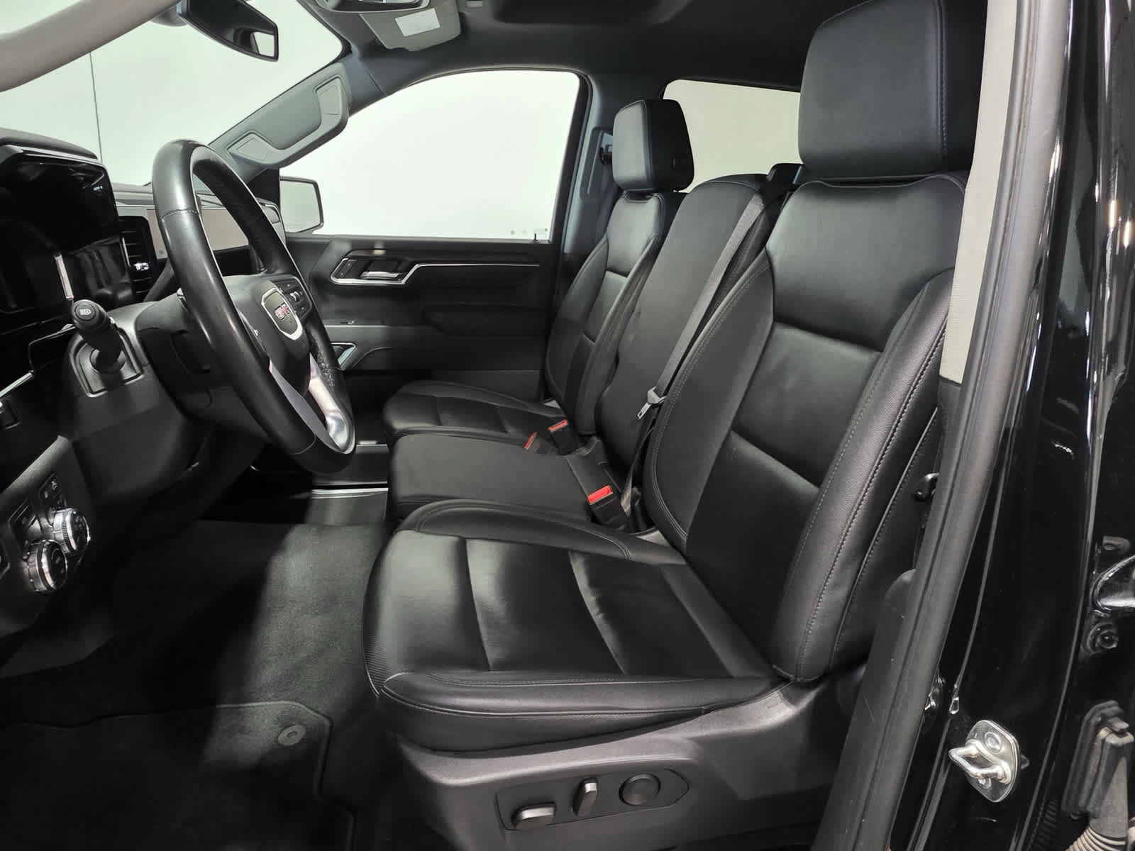Used 2025 GMC Sierra 1500 SLT AWD/4WD image 14
