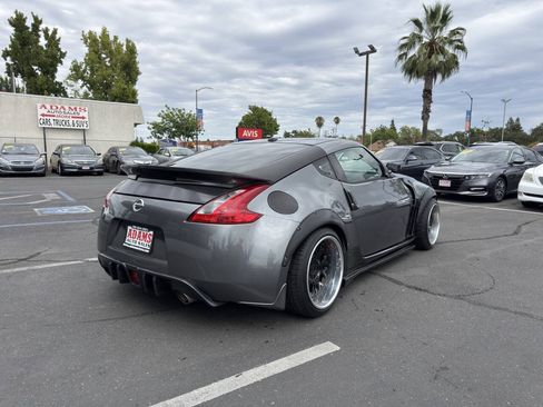 Used 2014 Nissan 370Z Touring w/ Sport Package RWD image 4