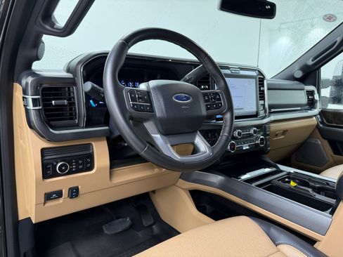 Used 2025 Ford F350 Lariat w/ Chrome Package image 18