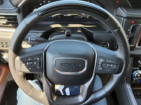 Used 2024 GMC Yukon Denali Ultimate AWD/4WD image 19