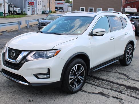 Used 2019 Nissan Rogue SV w/ Sun & Sound Touring Package AWD/4WD image 1