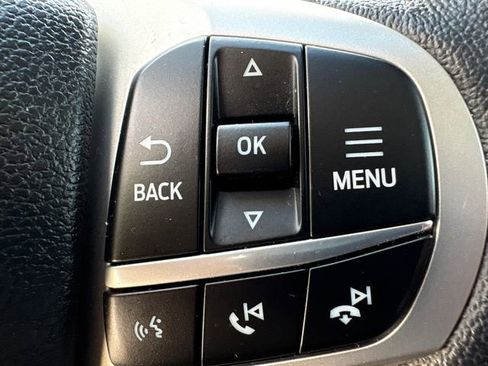 Used 2023 Ford Explorer XLT AWD/4WD image 29