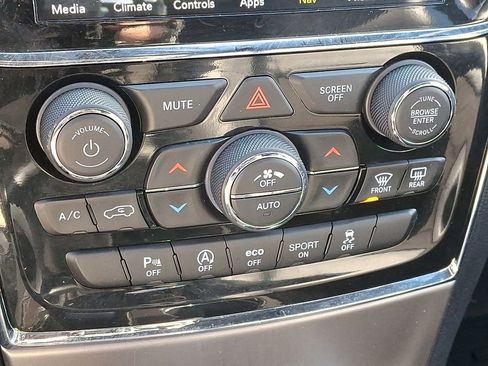 Used 2020 Jeep Grand Cherokee Altitude image 19