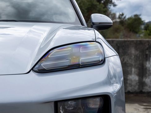 New 2025 Porsche Macan Electric image 19