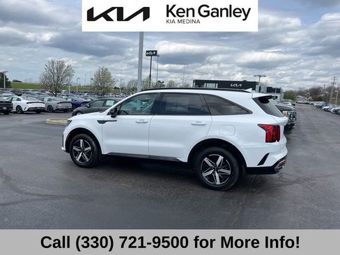 Certified 2022 Kia Sorento S w/ Panoramic Sunroof Package image 16