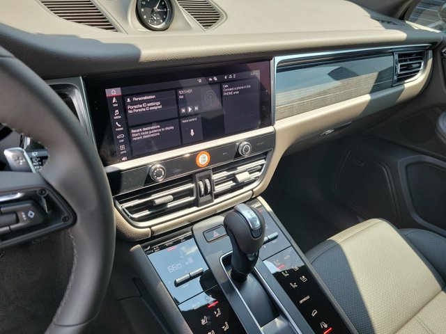 Certified 2026 Porsche Macan Turbo AWD/4WD image 32