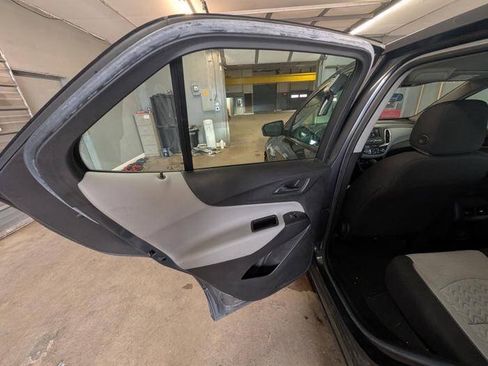 Used 2022 Chevrolet Equinox LS FWD image 23