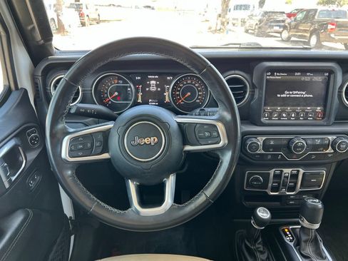 Used 2018 Jeep Wrangler Unlimited Sahara AWD/4WD image 12
